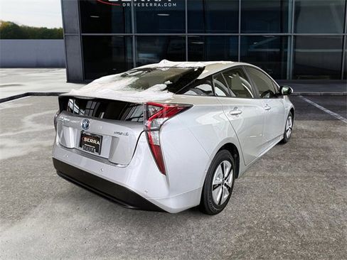 Used 2018 Toyota Prius Two image 4