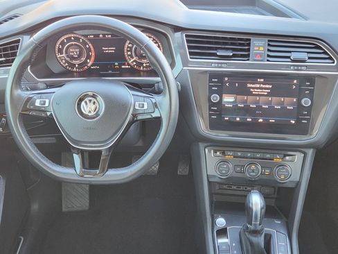 Used 2018 Volkswagen Tiguan SEL Premium image 27