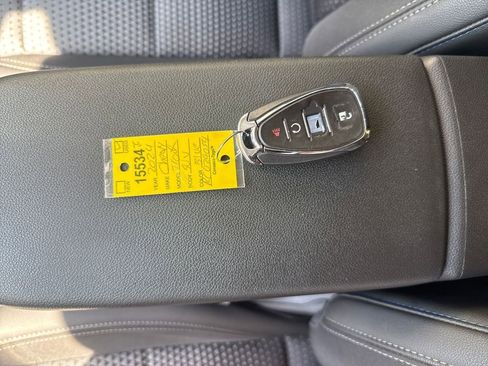 Used 2024 Chevrolet Trax LT FWD image 31