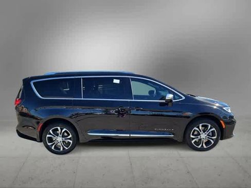 New 2026 Chrysler Pacifica Pinnacle AWD/4WD image 9