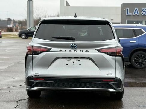 Used 2021 Toyota Sienna XSE image 39