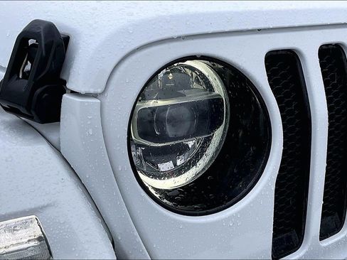 Used 2020 Jeep Wrangler Unlimited Sahara image 30