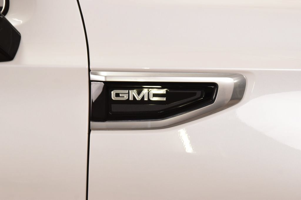 Used 2024 GMC Yukon Denali AWD/4WD image 16
