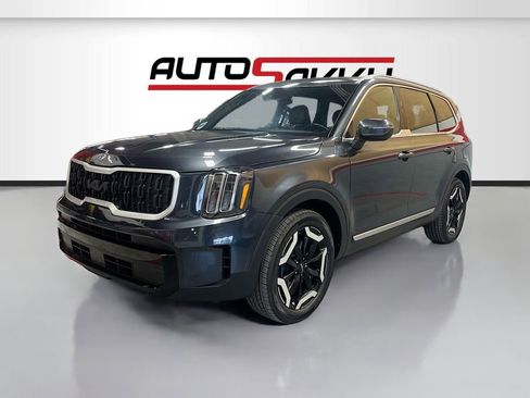 Used 2023 Kia Telluride EX image 3