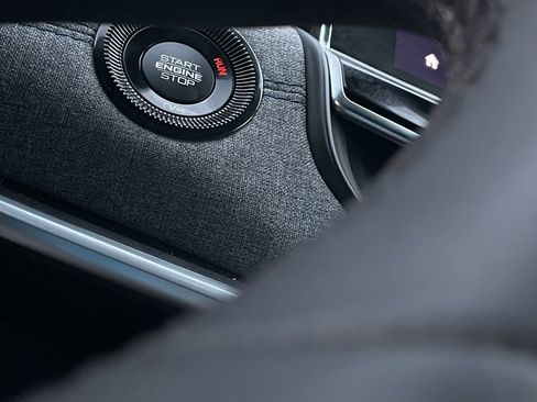 Used 2024 Jeep Compass Latitude image 16