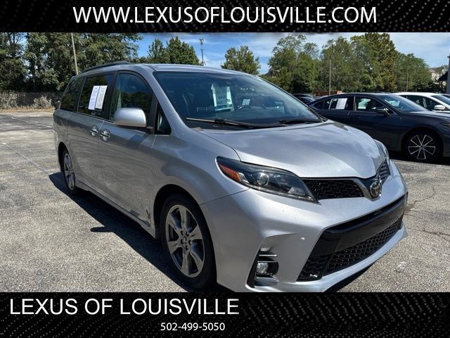 Used 2018 Toyota Sienna SE FWD image 1