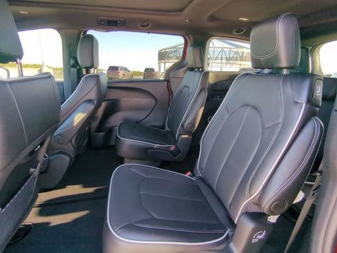 New 2026 Chrysler Pacifica Limited w/ S Appearance Package image 17