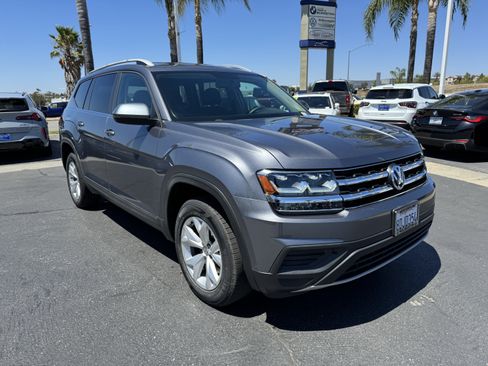 Used 2018 Volkswagen Atlas S FWD image 2