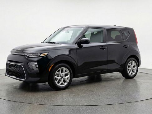 Used 2025 Kia Soul LX w/ LX Technology Package FWD image 3