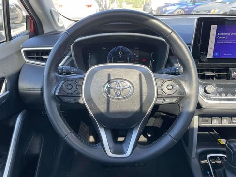 Used 2023 Toyota Corolla Cross XLE image 24