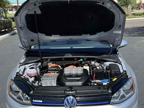 Used 2016 Volkswagen e-Golf SE w/ DC Fast Charging Package image 23