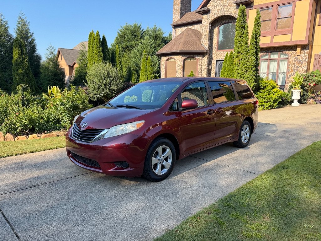 Used 2012 Toyota Sienna LE FWD image 2