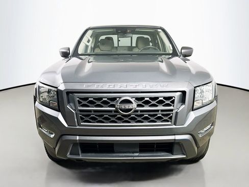 Used 2022 Nissan Frontier SV AWD/4WD image 2