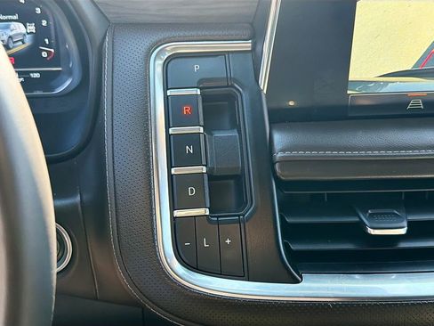 Used 2024 GMC Yukon SLT image 31