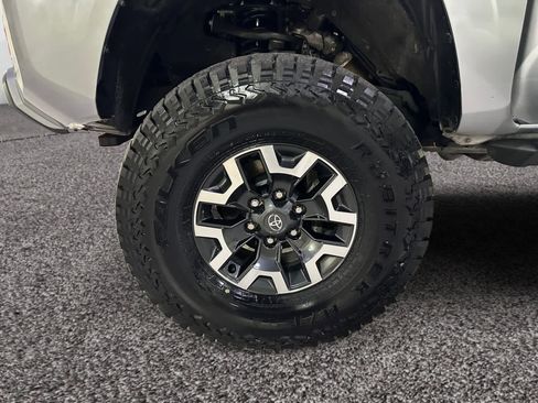 Used 2022 Toyota Tacoma SR AWD/4WD image 21