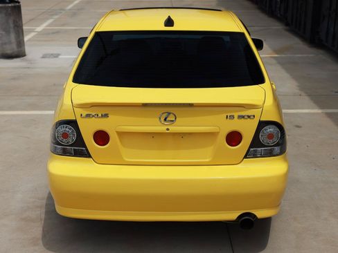 Used 2003 Lexus IS 300 w/ Power & Leather Pkg RWD image 9