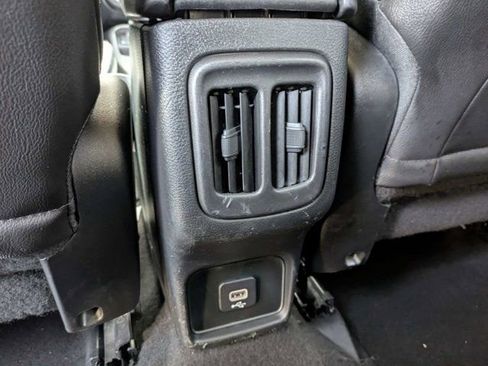 Used 2021 Jeep Compass Latitude FWD image 14