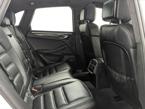 Used 2016 Porsche Macan Turbo image 21