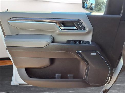 Certified 2024 Chevrolet Silverado 2500 LTZ w/ LTZ Premium Package image 16