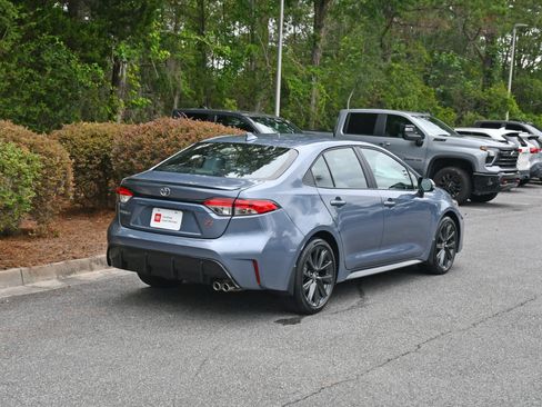 Certified 2025 Toyota Corolla SE FWD image 4