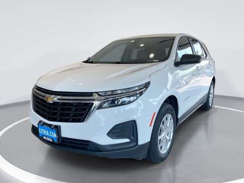 Used 2022 Chevrolet Equinox LS w/ LS Convenience Package AWD/4WD image 1