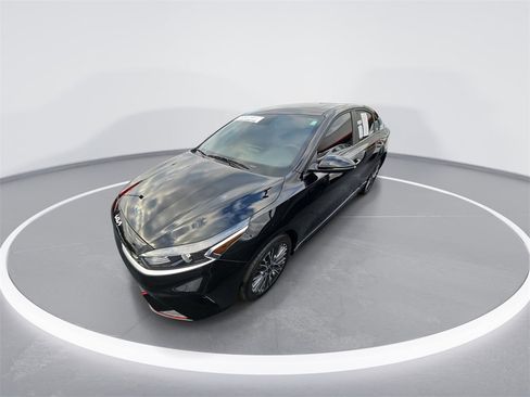 Used 2024 Kia Forte GT-Line w/ GT-Line Premium Package image 4