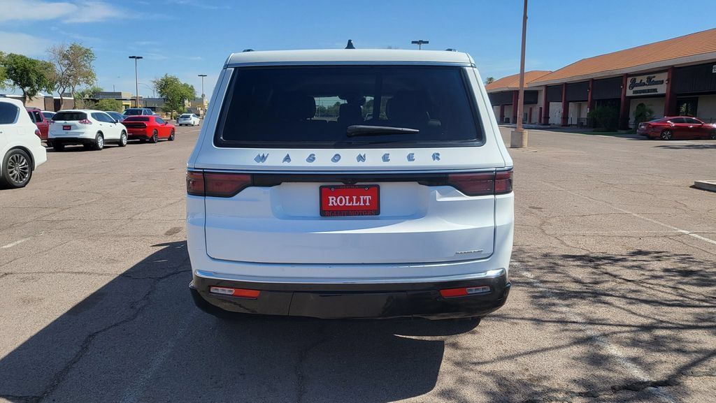 Used 2024 Jeep Wagoneer L Series II w/ Flexible Seating Group RWD image 10