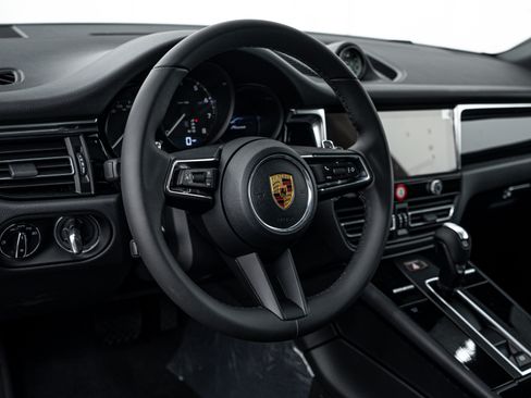 Certified 2023 Porsche Macan AWD/4WD image 13