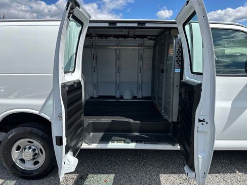 Used 2017 Chevrolet Express 2500 image 29