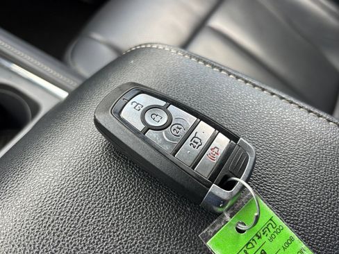 Used 2024 Ford Expedition XLT AWD/4WD image 27