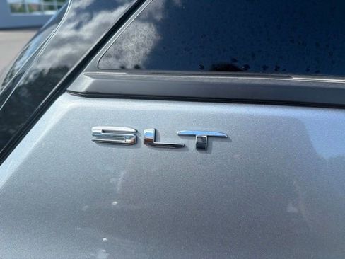 Used 2024 GMC Terrain SLT AWD/4WD image 13