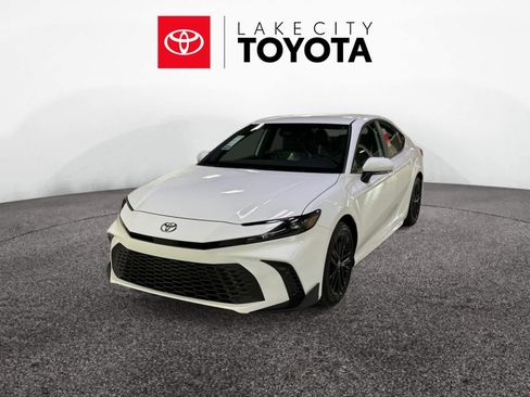 New 2026 Toyota Camry SE image 1
