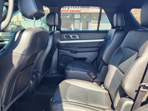 Used 2017 Ford Explorer XLT w/ Equipment Group 202A image 17