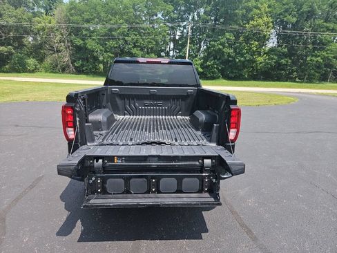 Used 2024 GMC Sierra 1500 Elevation w/ LPO, Elevation Black Package AWD/4WD image 7