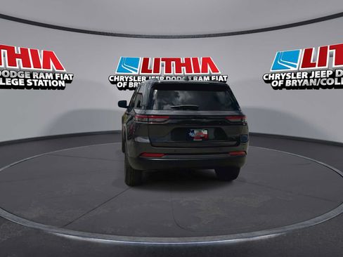 New 2026 Jeep Grand Cherokee Altitude RWD image 7