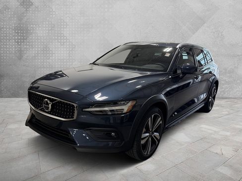 New 2026 Volvo V60 B5 Cross Country Plus w/ Climate Package image 3