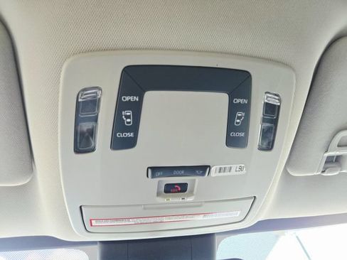 Used 2021 Toyota Sienna LE FWD image 29