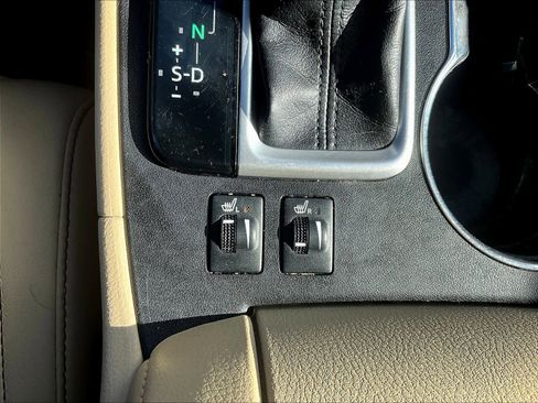 Used 2017 Toyota Highlander XLE image 28