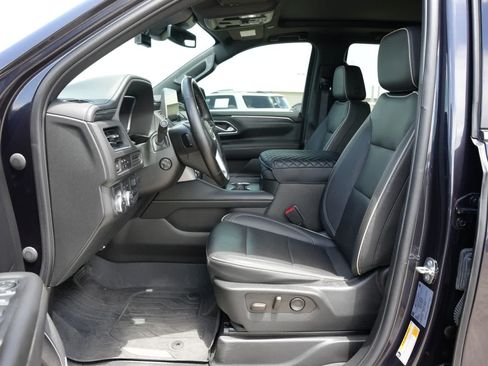 Used 2023 GMC Yukon SLT w/ SLT Premium Package RWD image 16