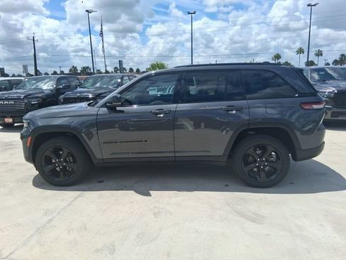 Used 2025 Jeep Grand Cherokee Altitude RWD image 4