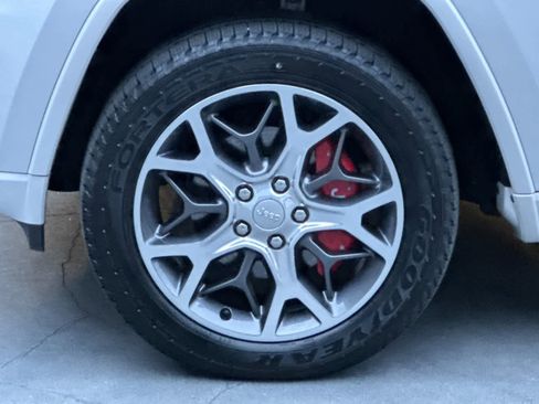 Used 2020 Jeep Grand Cherokee Overland image 27