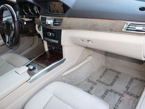 Used 2014 Mercedes-Benz E 350 Sedan image 33