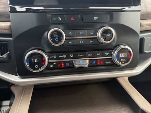 Used 2024 Ford Expedition Limited image 24