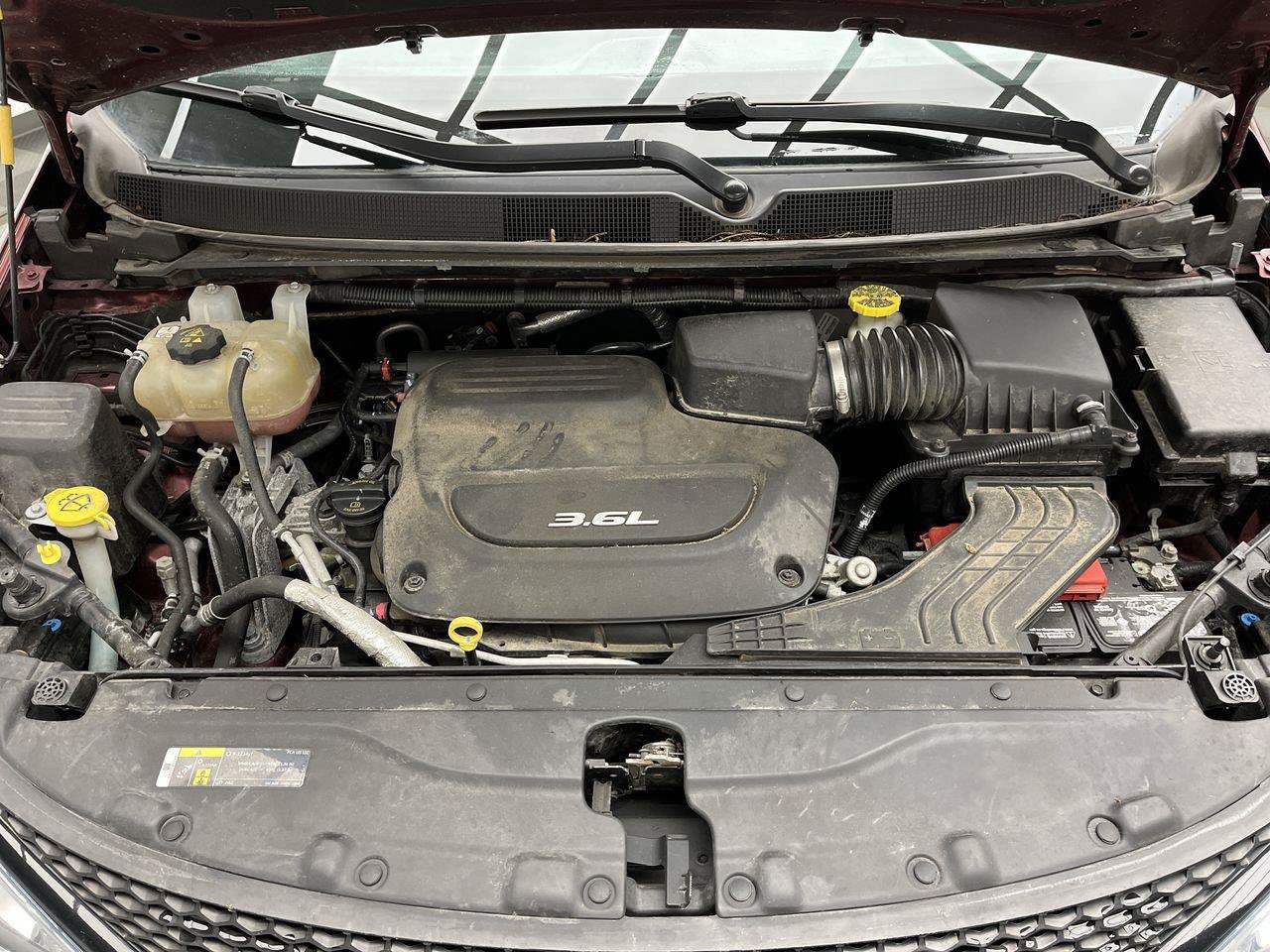 Used 2018 Chrysler Pacifica Touring-L Plus FWD image 27