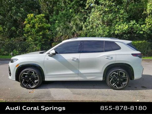 Used 2026 Volkswagen Tiguan SEL R-Line AWD/4WD image 11