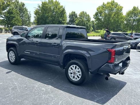 Used 2025 Toyota Tacoma SR5 AWD/4WD image 6