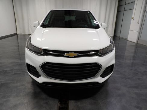 Used 2020 Chevrolet Trax LS w/ Tint and Cruise Package AWD/4WD image 2