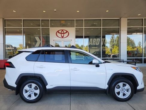 Used 2020 Toyota RAV4 LE w/ All Weather Liner Package AWD/4WD image 3