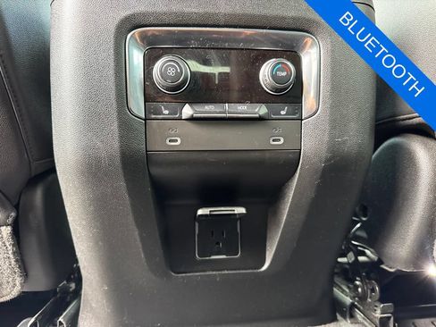 Used 2022 Chevrolet Tahoe Z71 w/ Luxury Package AWD/4WD image 21