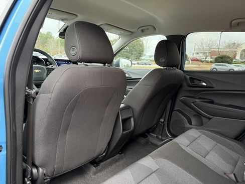 Used 2025 Chevrolet Trax LS image 30